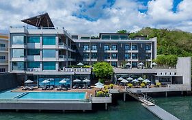 Two Seasons Coron Bayside Hotel